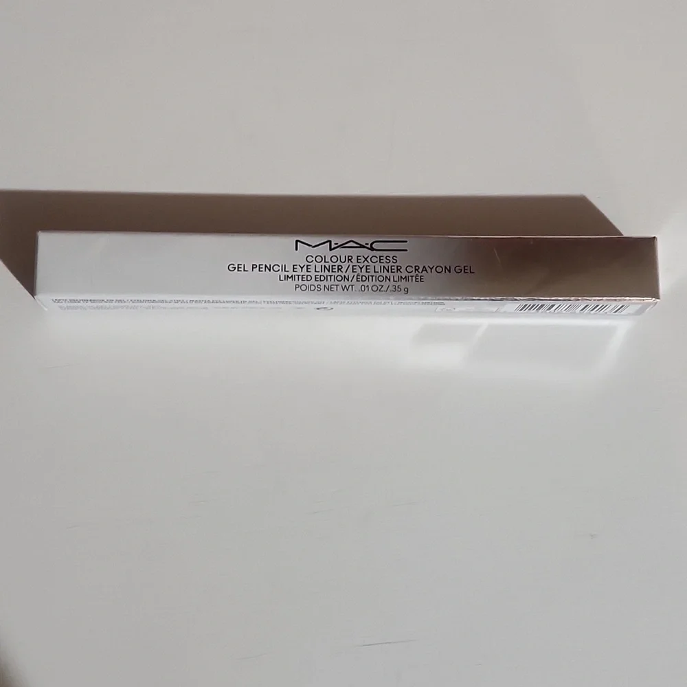 MAC Gleam On Colour Excess Gel Pencil Eye Liner